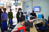 Người dân hiếu kỳ xem dựng lại hiện trường vụ cướp ngân hàng ở Huế Người dân hiếu kỳ xem dựng lại hiện trường vụ cướp ngân hàng ở Huế