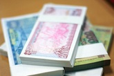 Tiền lẻ "chợ đen" hét phí 200% tờ 100 đồng Tiền lẻ "chợ đen" hét phí 200% tờ 100 đồng