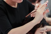 Với thu nhập này chỉ muốn bỏ hết tất cả về mở cửa hàng cắt tóc bình dân Với thu nhập này chỉ muốn bỏ hết tất cả về mở cửa hàng cắt tóc bình dân