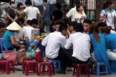 Xây nhà lầu, mua xe hơi nhờ quán trà đá vỉa hè nho nhỏ Xây nhà lầu, mua xe hơi nhờ quán trà đá vỉa hè nho nhỏ
