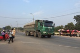 Bắc Giang: Lạ kỳ xe tải trọng lớn chạy rầm rập qua mặt cảnh sát giao thông Bắc Giang: Lạ kỳ xe tải trọng lớn chạy rầm rập qua mặt cảnh sát giao thông