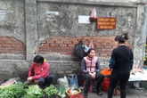 Hà Nội: Tiểu thương kêu cứu vì quán cóc bủa vây chợ Khương Đình Hà Nội: Tiểu thương kêu cứu vì quán cóc bủa vây chợ Khương Đình