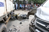Xe “điên” đại náo trên phố, người đi đường văng tứ tung Xe “điên” đại náo trên phố, người đi đường văng tứ tung