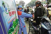 Người tiêu dùng đang “mở lòng” với xăng E5 Người tiêu dùng đang “mở lòng” với xăng E5