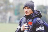 Thủ môn Bùi Tiến Dũng khiến showbiz "náo loạn" vì "thả thính" khắp nơi Thủ môn Bùi Tiến Dũng khiến showbiz "náo loạn" vì "thả thính" khắp nơi