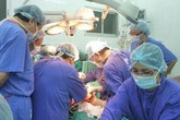 Nam thanh niên trẻ tuổi có "cặp tuyết lê" của phụ nữ Nam thanh niên trẻ tuổi có "cặp tuyết lê" của phụ nữ