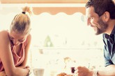 Những lời nói dối ngọt ngào mà chị em rất muốn nghe Những lời nói dối ngọt ngào mà chị em rất muốn nghe