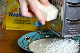 Bỏ túi 11 công dụng không ngờ chỉ từ 1 cục xà phòng tắm Bỏ túi 11 công dụng không ngờ chỉ từ 1 cục xà phòng tắm