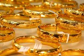 Giá vàng hôm nay 11/10: Áp lực quá lớn, dồn vàng xuống đáy Giá vàng hôm nay 11/10: Áp lực quá lớn, dồn vàng xuống đáy