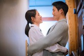 Con trai lấy cô vợ vừa già vừa xấu, mẹ chồng phản đối kịch liệt không được, tới khi chung sống lại yêu chiều hơn con đẻ Con trai lấy cô vợ vừa già vừa xấu, mẹ chồng phản đối kịch liệt không được, tới khi chung sống lại yêu chiều hơn con đẻ