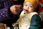 Bé gái 4 tuổi bị ung thư dạ dày vì món ăn quen thuộc trong bữa cơm người Việt Bé gái 4 tuổi bị ung thư dạ dày vì món ăn quen thuộc trong bữa cơm người Việt