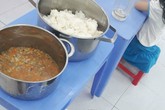 Vụ trẻ ăn cơm mốc, đầu cá: 11 giáo viên tố cáo hiệu trưởng Vụ trẻ ăn cơm mốc, đầu cá: 11 giáo viên tố cáo hiệu trưởng
