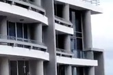 Một phụ nữ rơi xuống từ ban công tầng 27 vì mải mê chụp ảnh tự sướng Một phụ nữ rơi xuống từ ban công tầng 27 vì mải mê chụp ảnh tự sướng