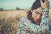 Biết vợ là người dàn dựng buổi gặp mặt ấy, tôi đã bật khóc vì bất lực và quá thương vợ Biết vợ là người dàn dựng buổi gặp mặt ấy, tôi đã bật khóc vì bất lực và quá thương vợ