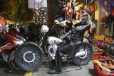 Hà Nội: Đồ chơi ma quỷ tràn ngập phố cổ trước ngày Halloween Hà Nội: Đồ chơi ma quỷ tràn ngập phố cổ trước ngày Halloween