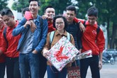 Nữ sinh duy nhất được nam sinh cả lớp tặng quà ngày 20/10 Nữ sinh duy nhất được nam sinh cả lớp tặng quà ngày 20/10
