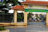 Nam sinh lớp 12 bị tấn công bằng dao tại trường Nam sinh lớp 12 bị tấn công bằng dao tại trường