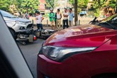 Vụ tai nạn liên hoàn ở Hà Nội khiến mạng xã hội sôi sục cuối giờ chiều chủ nhật Vụ tai nạn liên hoàn ở Hà Nội khiến mạng xã hội sôi sục cuối giờ chiều chủ nhật
