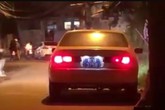 Xe biển số 80B chở trẻ em, hụ còi chạy bạt mạng gây náo loạn quận 2 Xe biển số 80B chở trẻ em, hụ còi chạy bạt mạng gây náo loạn quận 2