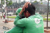Tài xế GrabBike bị cướp đâm đứt cuống họng trong đêm Tài xế GrabBike bị cướp đâm đứt cuống họng trong đêm