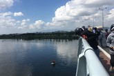 Giận người yêu, nam thanh niên 24 tuổi đập nát điện thoại rồi nhảy cầu tự tử Giận người yêu, nam thanh niên 24 tuổi đập nát điện thoại rồi nhảy cầu tự tử