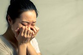 Vợ đau đẻ chồng vẫn bận ôm bồ, tới khi mẹ tròn con vuông tiết lộ của cô mới gây choáng váng Vợ đau đẻ chồng vẫn bận ôm bồ, tới khi mẹ tròn con vuông tiết lộ của cô mới gây choáng váng