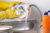 6 mẹo đơn giản giúp việc rửa bát nhàn tênh 6 mẹo đơn giản giúp việc rửa bát nhàn tênh