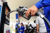 Tăng giá liên tục, xăng đắt thêm 2.200 đồng, vượt đỉnh 22 ngàn/lít Tăng giá liên tục, xăng đắt thêm 2.200 đồng, vượt đỉnh 22 ngàn/lít