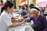 Những “lỗ hổng lớn” trong chăm sóc người cao tuổi Những “lỗ hổng lớn” trong chăm sóc người cao tuổi