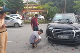 Hà Nội: Kinh hoàng xế hộp Audi Q5 tông biến dạng Mercedes và 2 xe máy trên phố Hà Nội: Kinh hoàng xế hộp Audi Q5 tông biến dạng Mercedes và 2 xe máy trên phố