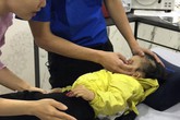 Người mẹ trẻ khẩn cầu xin cả thế giới giúp con gái mình có được khuôn mặt lành lặn Người mẹ trẻ khẩn cầu xin cả thế giới giúp con gái mình có được khuôn mặt lành lặn