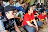 Bố mẹ thủ môn Bùi Tiến Dũng cổ vũ đội tuyển từ bệnh viện Bố mẹ thủ môn Bùi Tiến Dũng cổ vũ đội tuyển từ bệnh viện