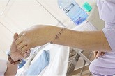 Nối cánh tay đứt lìa cho người thợ làm gạch Nối cánh tay đứt lìa cho người thợ làm gạch