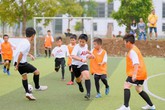 Hơn 800 bạn nhỏ tham gia ngày hội “chân sút nhí” mùa thứ 2 tại Hà Nội Hơn 800 bạn nhỏ tham gia ngày hội “chân sút nhí” mùa thứ 2 tại Hà Nội