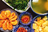 Bà mẹ khoe mâm cơm dưới 100 nghìn, tưởng khó ai ngờ ngã ngửa trước tài đảm của chị em Bà mẹ khoe mâm cơm dưới 100 nghìn, tưởng khó ai ngờ ngã ngửa trước tài đảm của chị em