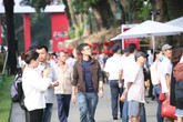 Hàng nghìn người dân ùn ùn kéo đến tham dự sự kiện ra mắt xe VinFast Hàng nghìn người dân ùn ùn kéo đến tham dự sự kiện ra mắt xe VinFast