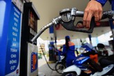 Xăng có thể giảm tới 1.500 đồng mỗi lít vào ngày mai Xăng có thể giảm tới 1.500 đồng mỗi lít vào ngày mai