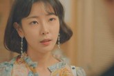 Vợ ôm đống tiền đầy sung sướng sau vụ chồng bị đánh ghen vì cặp với gái già Vợ ôm đống tiền đầy sung sướng sau vụ chồng bị đánh ghen vì cặp với gái già