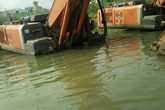Thanh Hóa: Chỉ đạo báo cáo gấp vụ thủy điện tích nước dìm ô tô, máy xúc dưới lòng hồ Thanh Hóa: Chỉ đạo báo cáo gấp vụ thủy điện tích nước dìm ô tô, máy xúc dưới lòng hồ