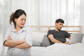 Tôi từng ngoại tình nên luôn ám ảnh bị anh phản bội Tôi từng ngoại tình nên luôn ám ảnh bị anh phản bội