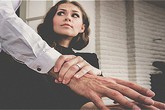 Bị anh rể gạ gẫm, có nên nói cho chị gái biết Bị anh rể gạ gẫm, có nên nói cho chị gái biết