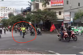 Tự ý chặn ngã tư để “phượt thủ” chạy qua: Mức phạt nào cho lối chơi ngông? Tự ý chặn ngã tư để “phượt thủ” chạy qua: Mức phạt nào cho lối chơi ngông?