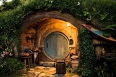 Ngôi làng mà toàn bộ các nhà được xây dựa trên ý tưởng về ngôi nhà của người lùn Hobbit Ngôi làng mà toàn bộ các nhà được xây dựa trên ý tưởng về ngôi nhà của người lùn Hobbit
