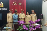 Thanh Hóa: CSGT trao trả 30 triệu đồng cho người đánh rơi Thanh Hóa: CSGT trao trả 30 triệu đồng cho người đánh rơi