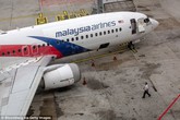Thân nhân hành khách MH370 công bố tìm thấy mảnh vỡ của máy bay Thân nhân hành khách MH370 công bố tìm thấy mảnh vỡ của máy bay