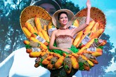 Váy bánh mì của H'Hen Niê được chọn vào 4 trang phục dân tộc hấp dẫn Váy bánh mì của H'Hen Niê được chọn vào 4 trang phục dân tộc hấp dẫn