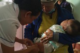 Hàng trăm nghìn liều vaccine "5 trong 1" miễn phí sắp tiêm đại trà trong tháng 12 Hàng trăm nghìn liều vaccine "5 trong 1" miễn phí sắp tiêm đại trà trong tháng 12