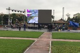 Nghệ An: Lắp màn hình LED 70m2 tại Quảng trường Hồ Chí Minh để cổ vũ cho đội tuyển Việt Nam Nghệ An: Lắp màn hình LED 70m2 tại Quảng trường Hồ Chí Minh để cổ vũ cho đội tuyển Việt Nam