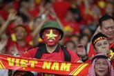 CĐV Việt Nam rực đỏ một góc sân Bukit Jalil CĐV Việt Nam rực đỏ một góc sân Bukit Jalil