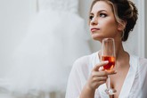 Người thứ 3 xuất hiện: Phụ nữ đừng tự làm mình đau, hãy cứ bình thản đứng yên! Người thứ 3 xuất hiện: Phụ nữ đừng tự làm mình đau, hãy cứ bình thản đứng yên!